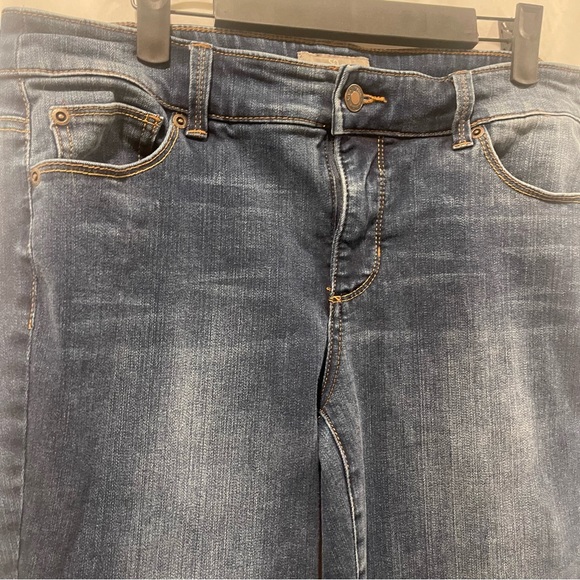 Chico’s So Slimming Women's Dark Blue Flare Jeans Sz 1 (8-10) - Picture 2 of 10